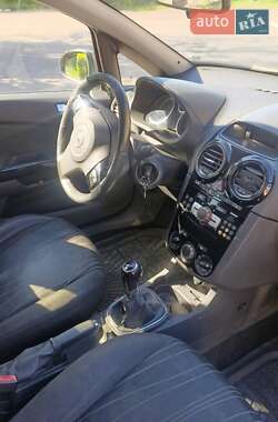 Хэтчбек Opel Corsa 2011 в 