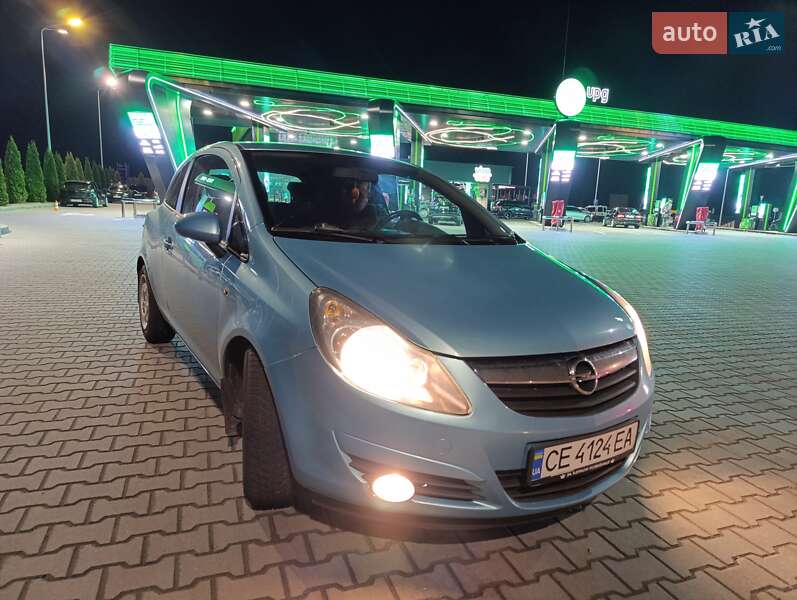 Хэтчбек Opel Corsa 2010 в Черновцах