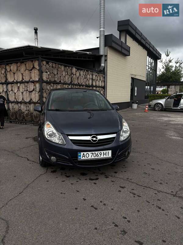 Хэтчбек Opel Corsa 2008 в Виноградове
