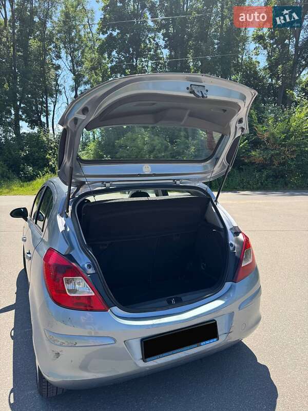 Хэтчбек Opel Corsa 2009 в Львове