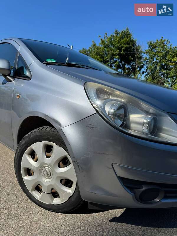 Хэтчбек Opel Corsa 2009 в Львове