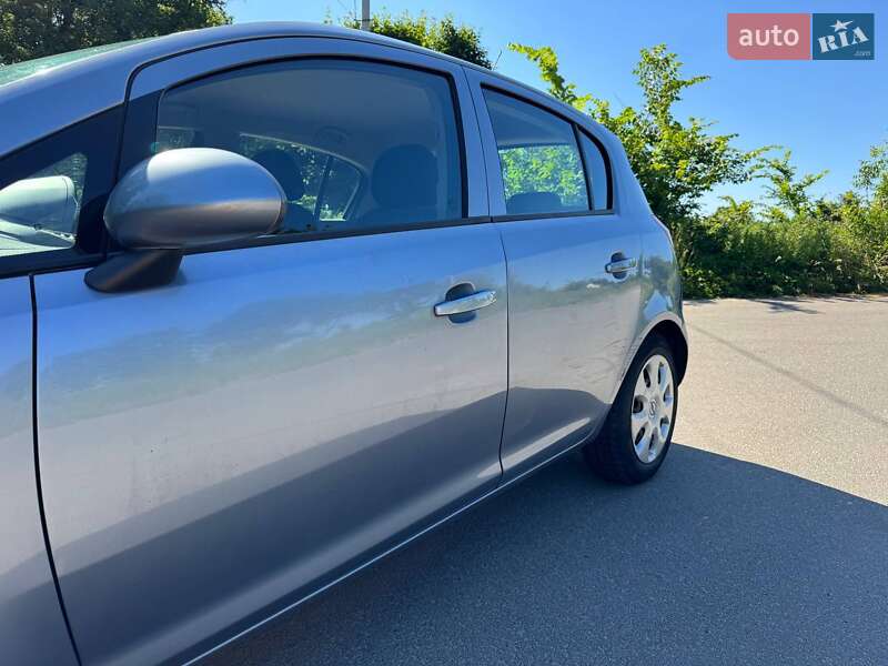 Хэтчбек Opel Corsa 2009 в Львове