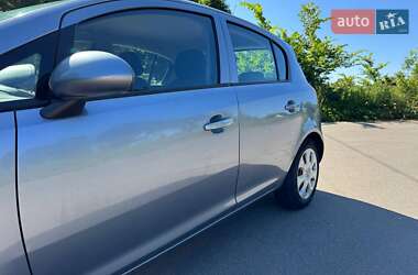 Хэтчбек Opel Corsa 2009 в 