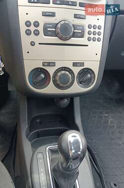 Хэтчбек Opel Corsa 2007 в 