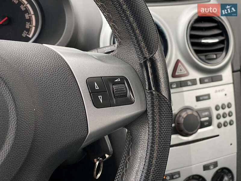 Хэтчбек Opel Corsa 2011 в Луцке
