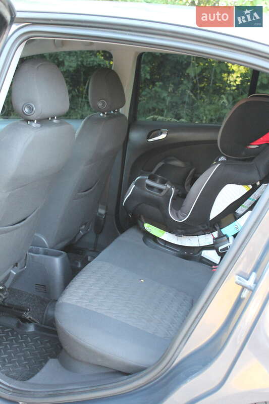 Хэтчбек Opel Corsa 2013 в Ивано-Франковске