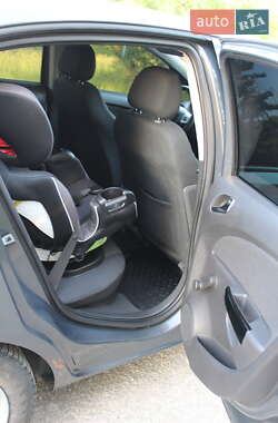 Хэтчбек Opel Corsa 2013 в 