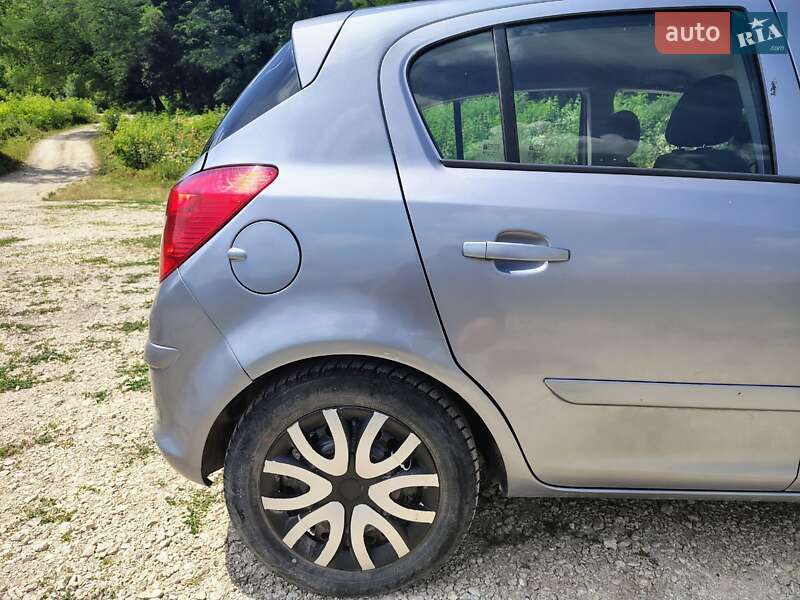 Хэтчбек Opel Corsa 2007 в Городке