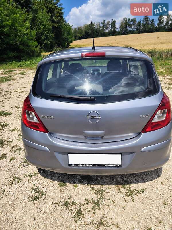 Хэтчбек Opel Corsa 2007 в Городке