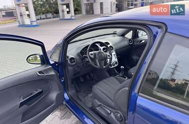 Хэтчбек Opel Corsa 2009 в 