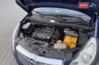 Хэтчбек Opel Corsa 2009 в 