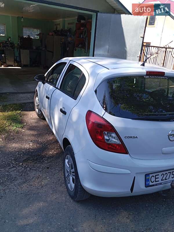 Хэтчбек Opel Corsa 2011 в Заставной