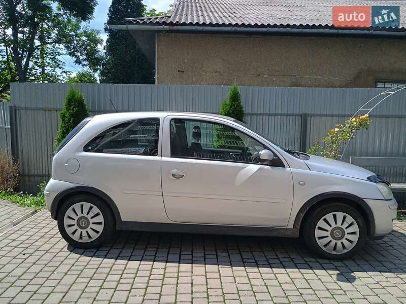 Хэтчбек Opel Corsa 2005 в Коломые