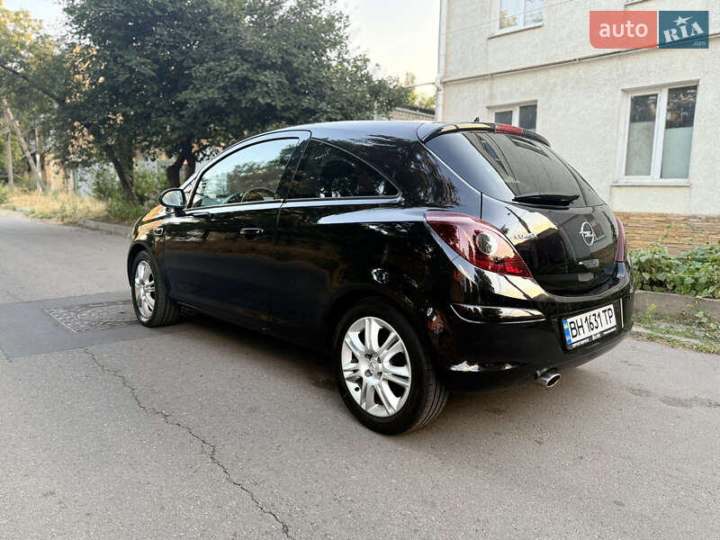 Хэтчбек Opel Corsa 2010 в Одессе