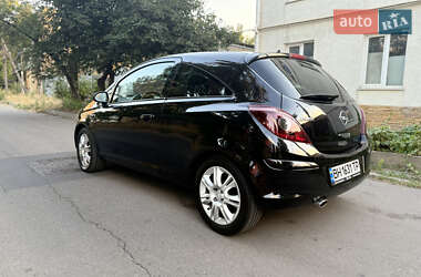Хэтчбек Opel Corsa 2010 в 