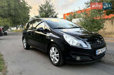 Хэтчбек Opel Corsa 2010 в 