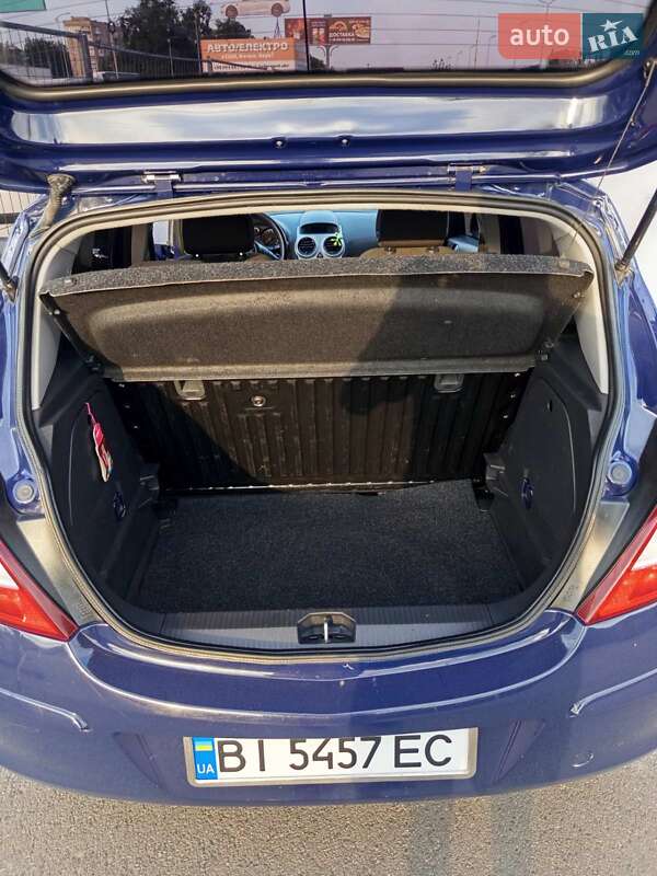 Хетчбек Opel Corsa 2011 в Полтаві