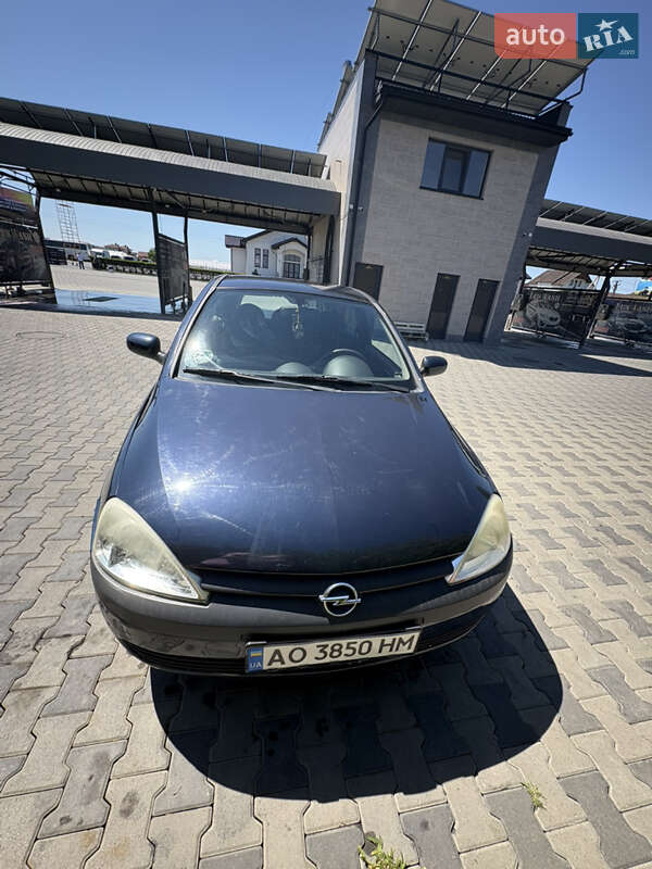 Хетчбек Opel Corsa 2001 в Іршаві