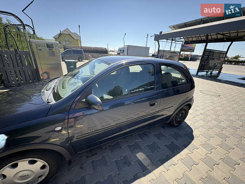 Хетчбек Opel Corsa 2001 в Іршаві