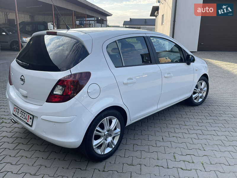Хетчбек Opel Corsa 2012 в Рівному