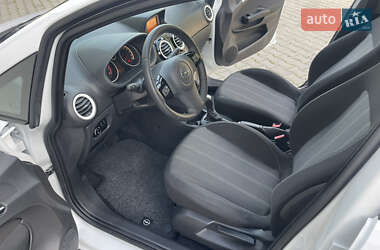 Хэтчбек Opel Corsa 2012 в 