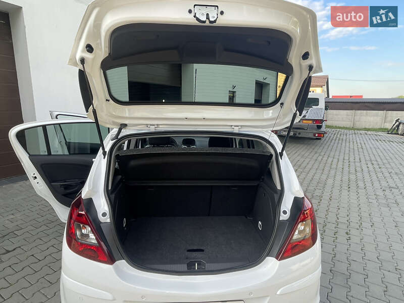 Хетчбек Opel Corsa 2012 в Рівному