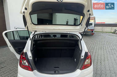 Хэтчбек Opel Corsa 2012 в 