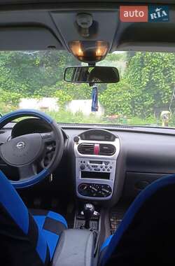 Хэтчбек Opel Corsa 2003 в 