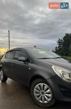 Хэтчбек Opel Corsa 2011 в 