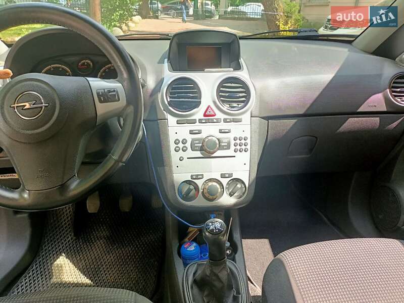 Хэтчбек Opel Corsa 2013 в Львове