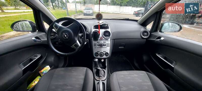 Хэтчбек Opel Corsa 2011 в Киеве