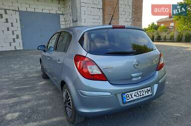 Хэтчбек Opel Corsa 2010 в 