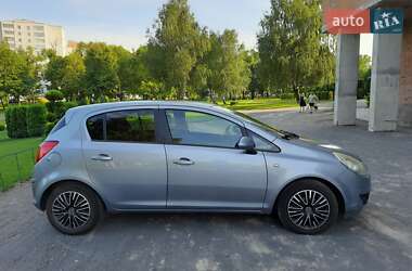 Хэтчбек Opel Corsa 2010 в 
