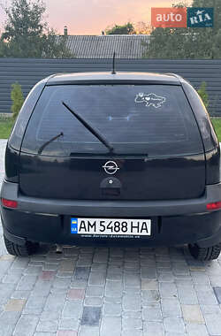 Хэтчбек Opel Corsa 2003 в 
