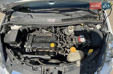 Хэтчбек Opel Corsa 2009 в 