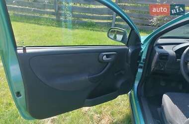 Хэтчбек Opel Corsa 2002 в 
