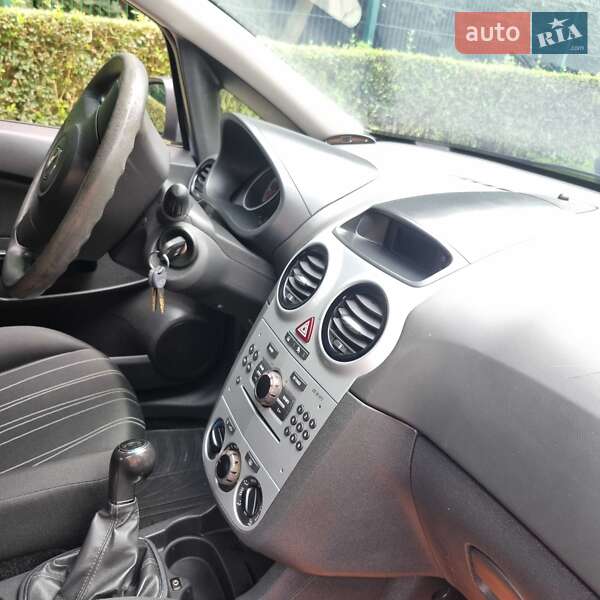 Хетчбек Opel Corsa 2009 в Луцьку