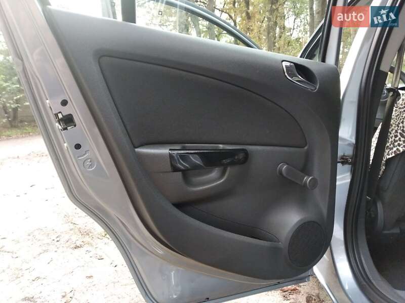 Хэтчбек Opel Corsa 2006 в Житомире