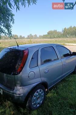 Хэтчбек Opel Corsa 2005 в 