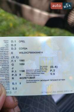 Хэтчбек Opel Corsa 2005 в 