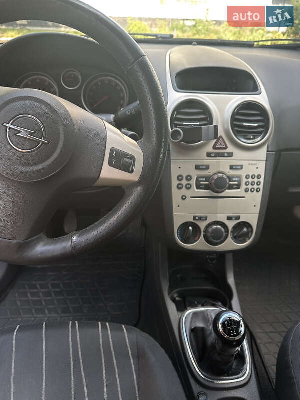 Хэтчбек Opel Corsa 2007 в Каменке