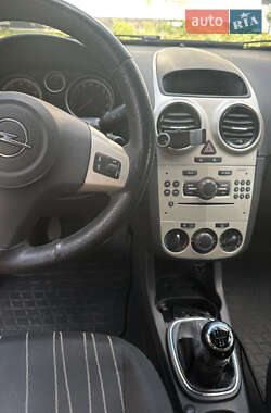 Хэтчбек Opel Corsa 2007 в 
