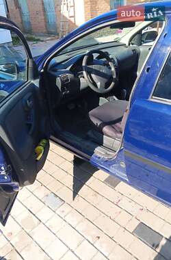 Хэтчбек Opel Corsa 2004 в 
