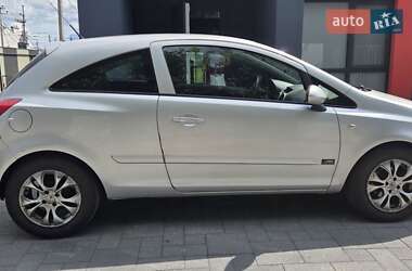 Хэтчбек Opel Corsa 2007 в 