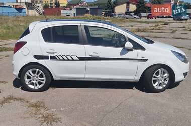 Хэтчбек Opel Corsa 2009 в 