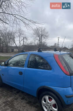 Хэтчбек Opel Corsa 2004 в 