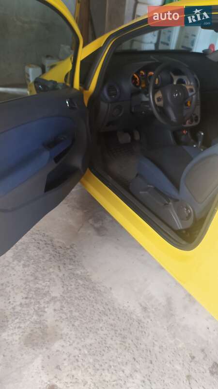 Хэтчбек Opel Corsa 2008 в Мироновке