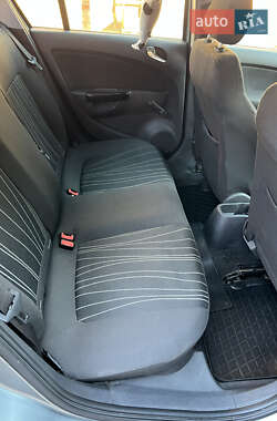 Хэтчбек Opel Corsa 2010 в 