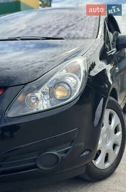 Хэтчбек Opel Corsa 2010 в 