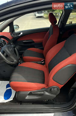 Хэтчбек Opel Corsa 2010 в 